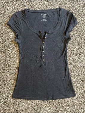 Old Navy Women's Dark Charcoal Short-Sleeve Henley Tee Size Medium